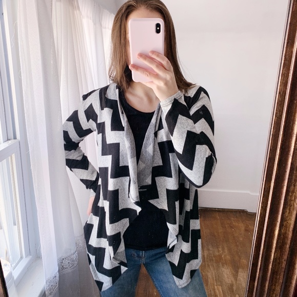 Charlotte Russe S Black Gray Chevron Cardigan - Picture 1 of 6